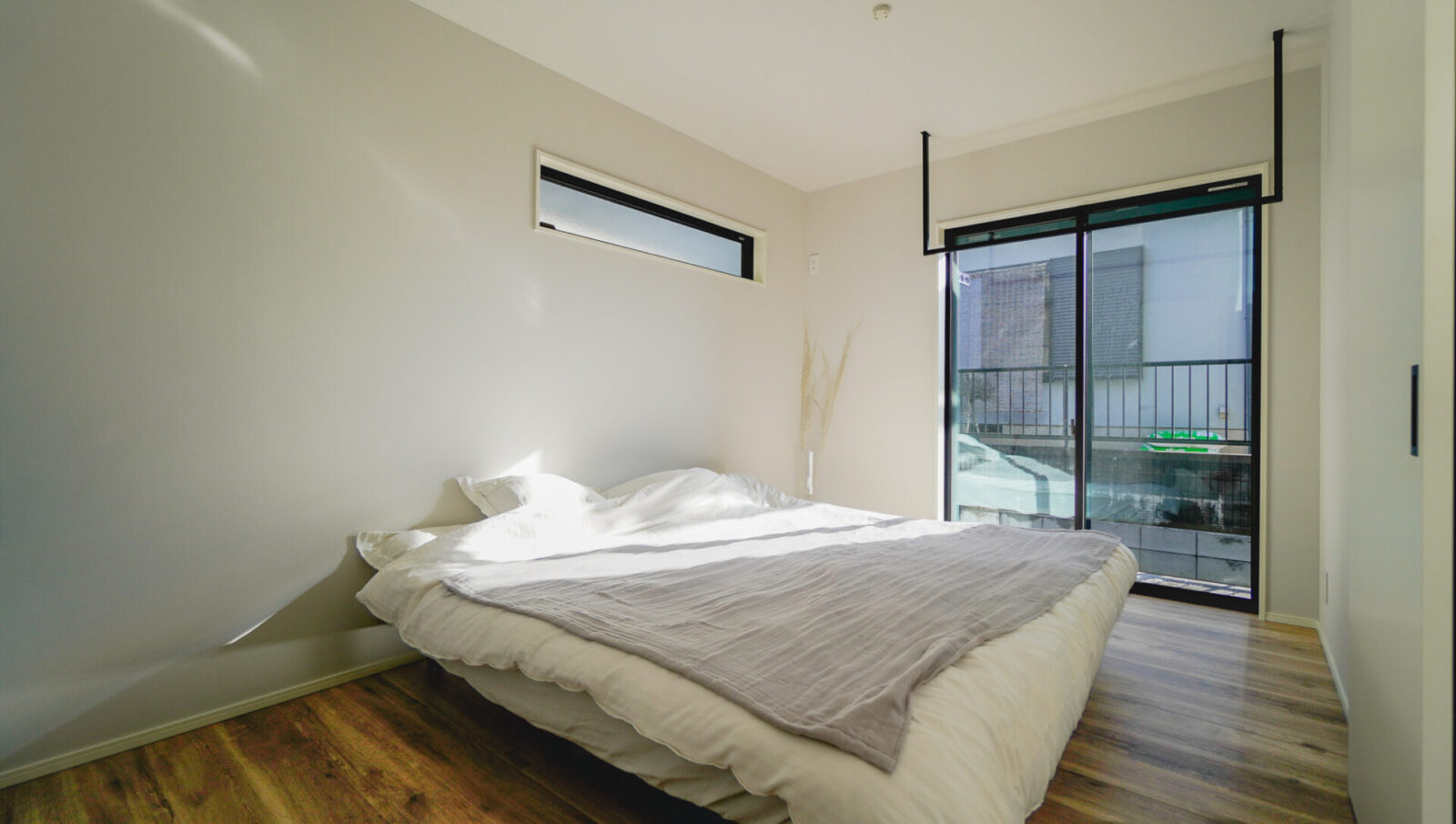 自然を楽しむアウトドアリビングハウス　【平屋+ONE】誉田町 新築戸建　No.5 スライダー