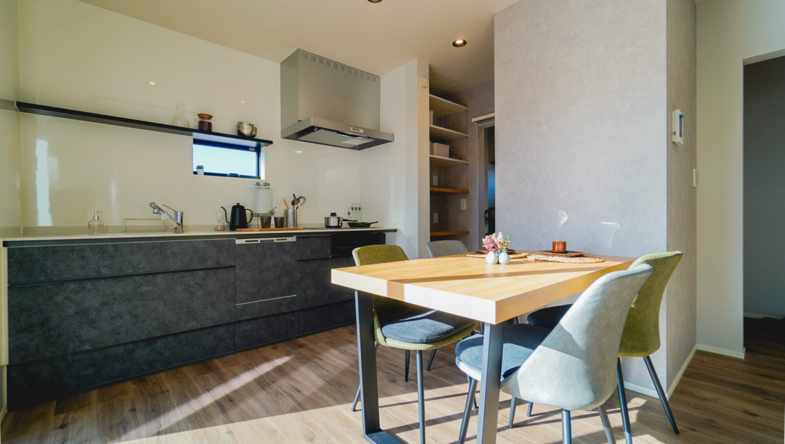 自然を楽しむアウトドアリビングハウス　【平屋+ONE】誉田町 新築戸建　No.5 スライダー