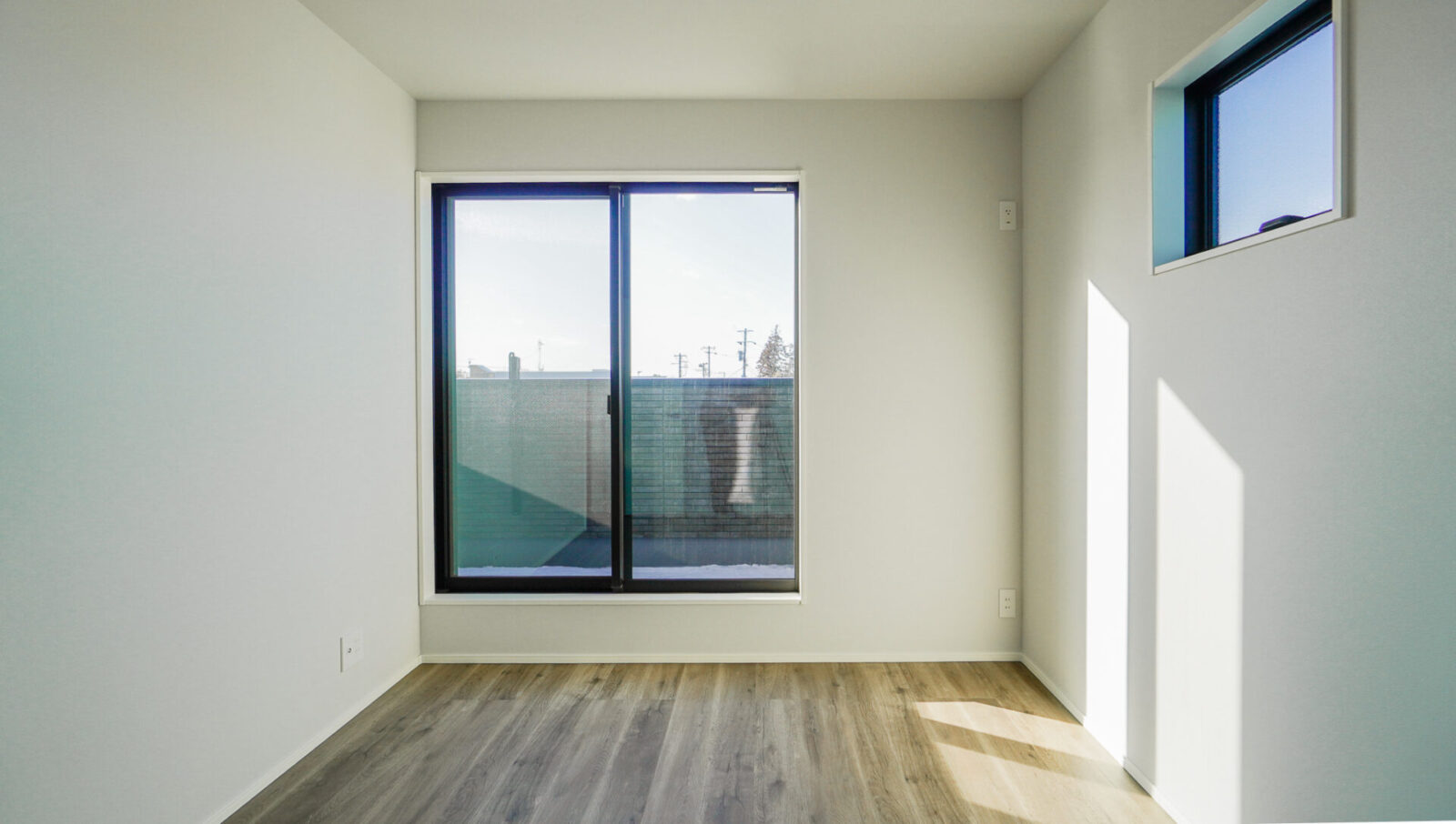 自然を楽しむアウトドアリビングハウス　【平屋+ONE】誉田町 新築戸建　No.5 スライダー