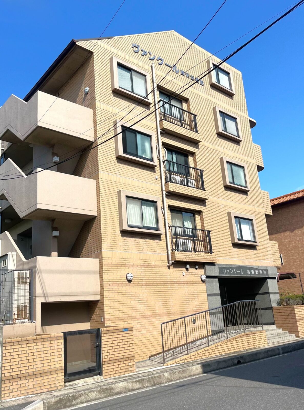 【リノベマンション】ヴァンクール舞浜弐番館〔1F 角住戸 4LDK+ 専用庭〕 スライダー