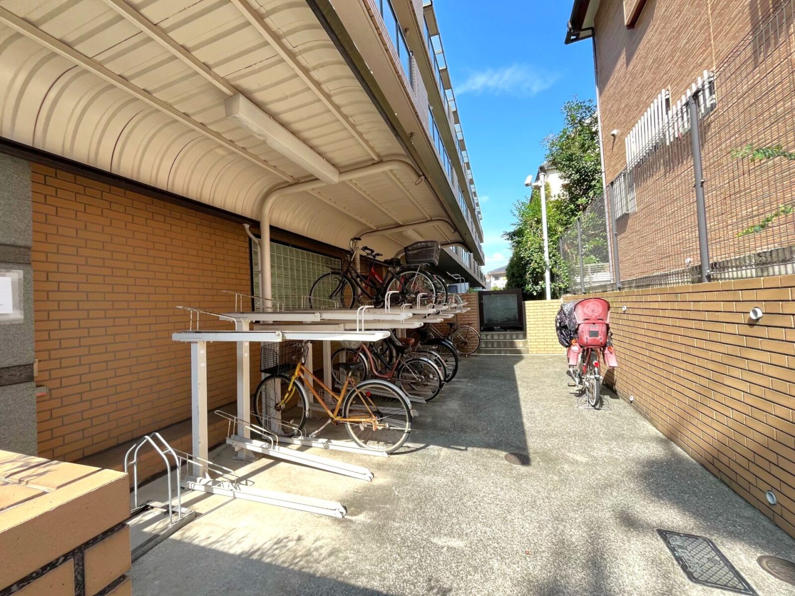 【リノベマンション】ヴァンクール舞浜弐番館〔1F 角住戸 4LDK+ 専用庭〕 スライダー