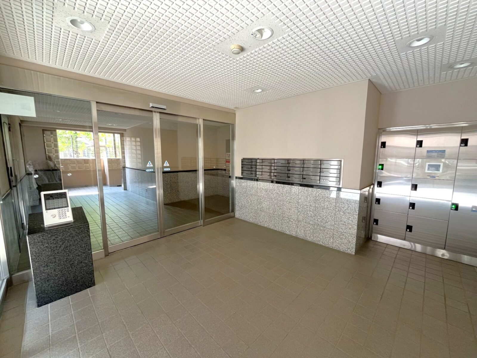 【リノベマンション】ヴァンクール舞浜弐番館〔1F 角住戸 4LDK+ 専用庭〕 スライダー