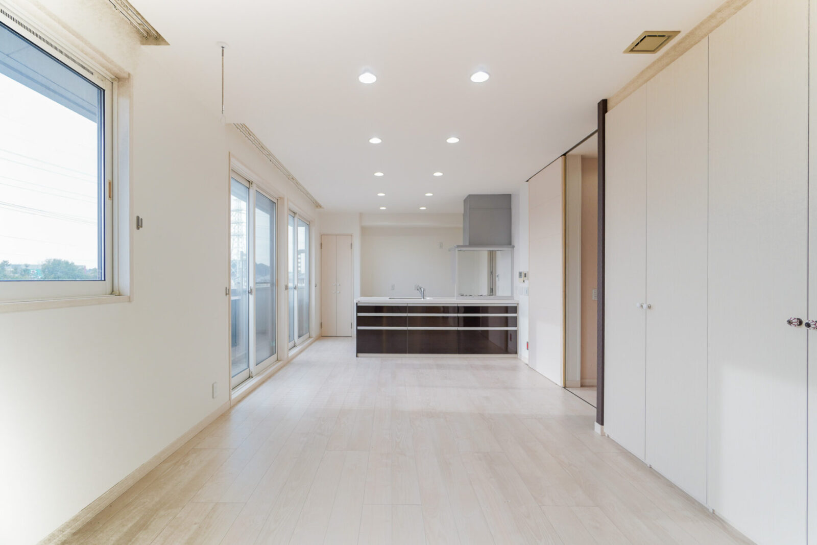 【車最大6台駐車可能！！】積水ハウス施工の２世帯住宅 スライダー