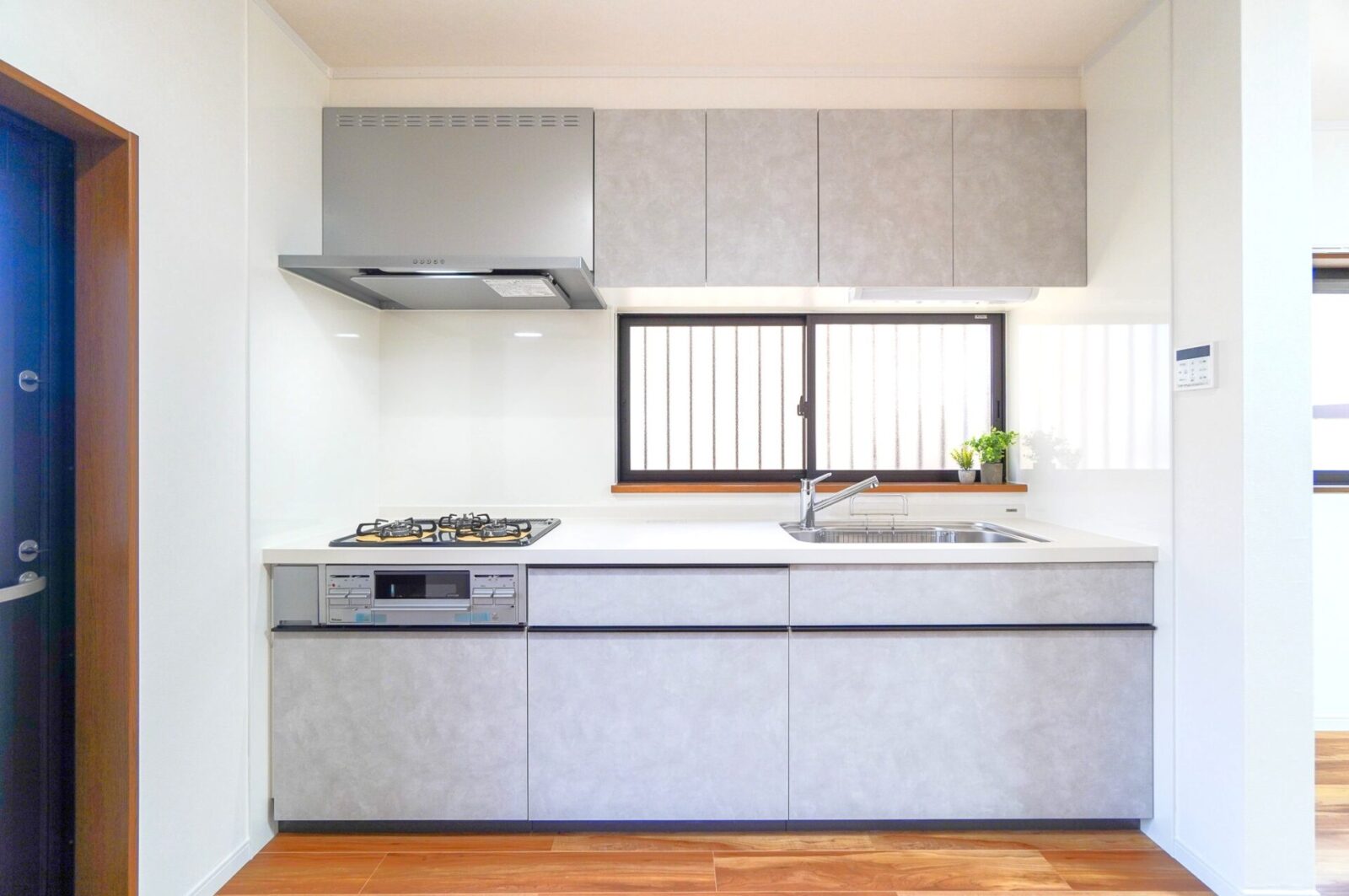 【4LDK+車２台　全居室 6帖ゆとりある広さ】稲毛町中古戸建 スライダー