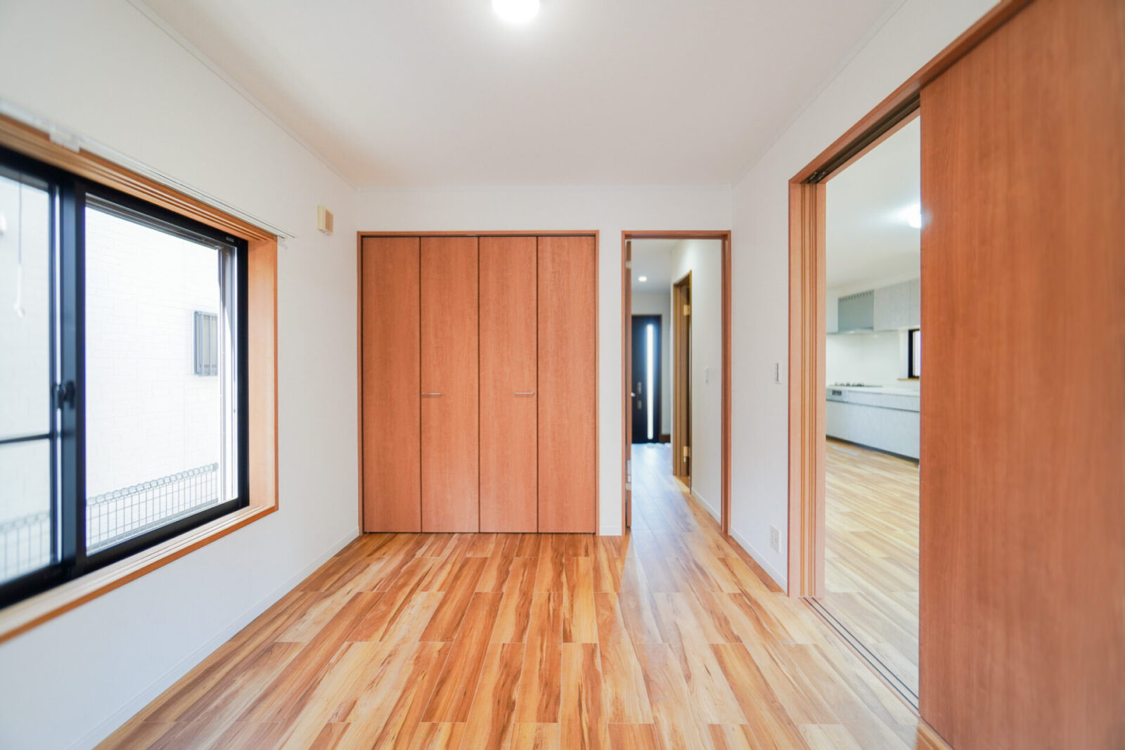 【4LDK+車２台　全居室 6帖ゆとりある広さ】稲毛町中古戸建 スライダー