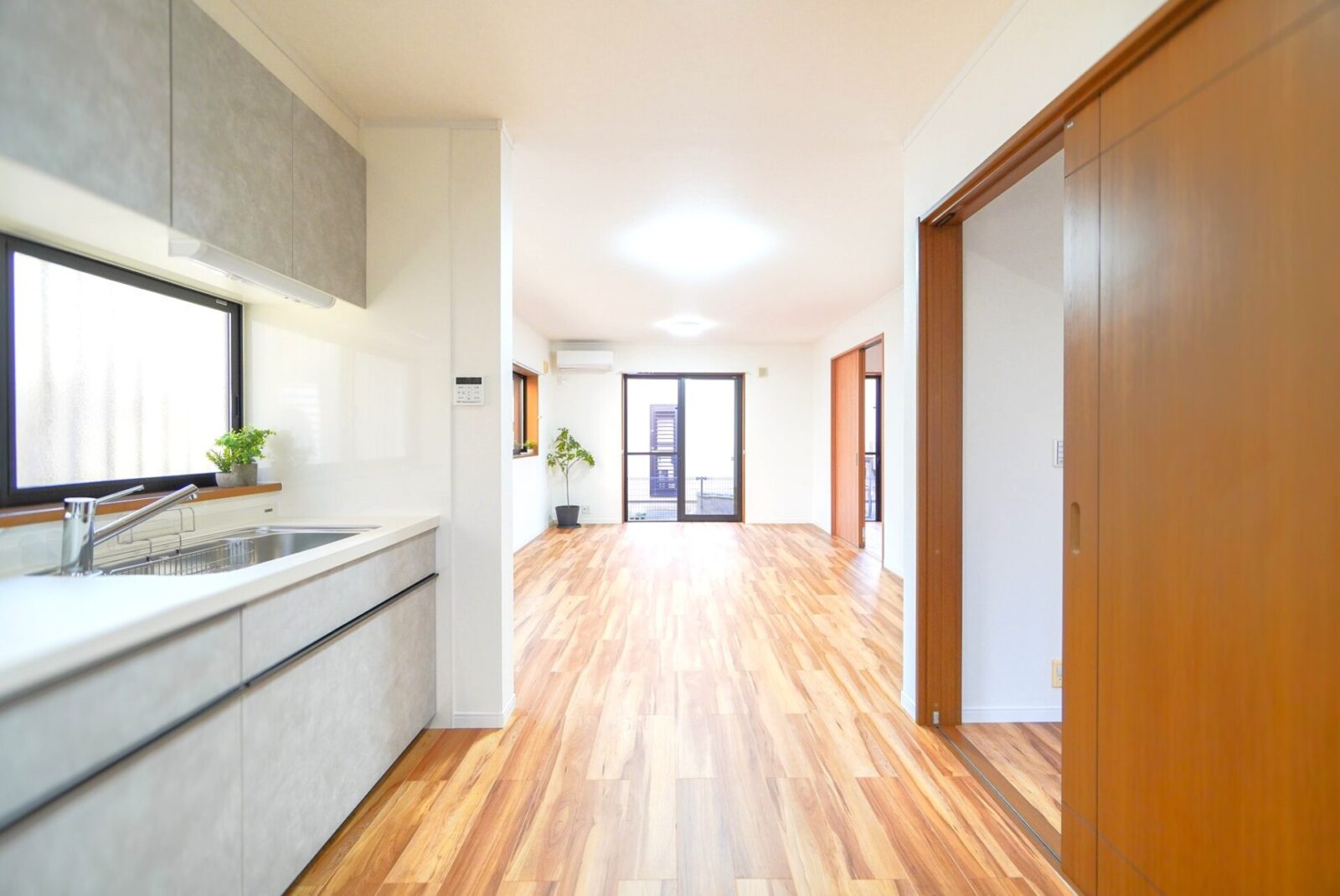 【4LDK+車２台　全居室 6帖ゆとりある広さ】稲毛町中古戸建 スライダー