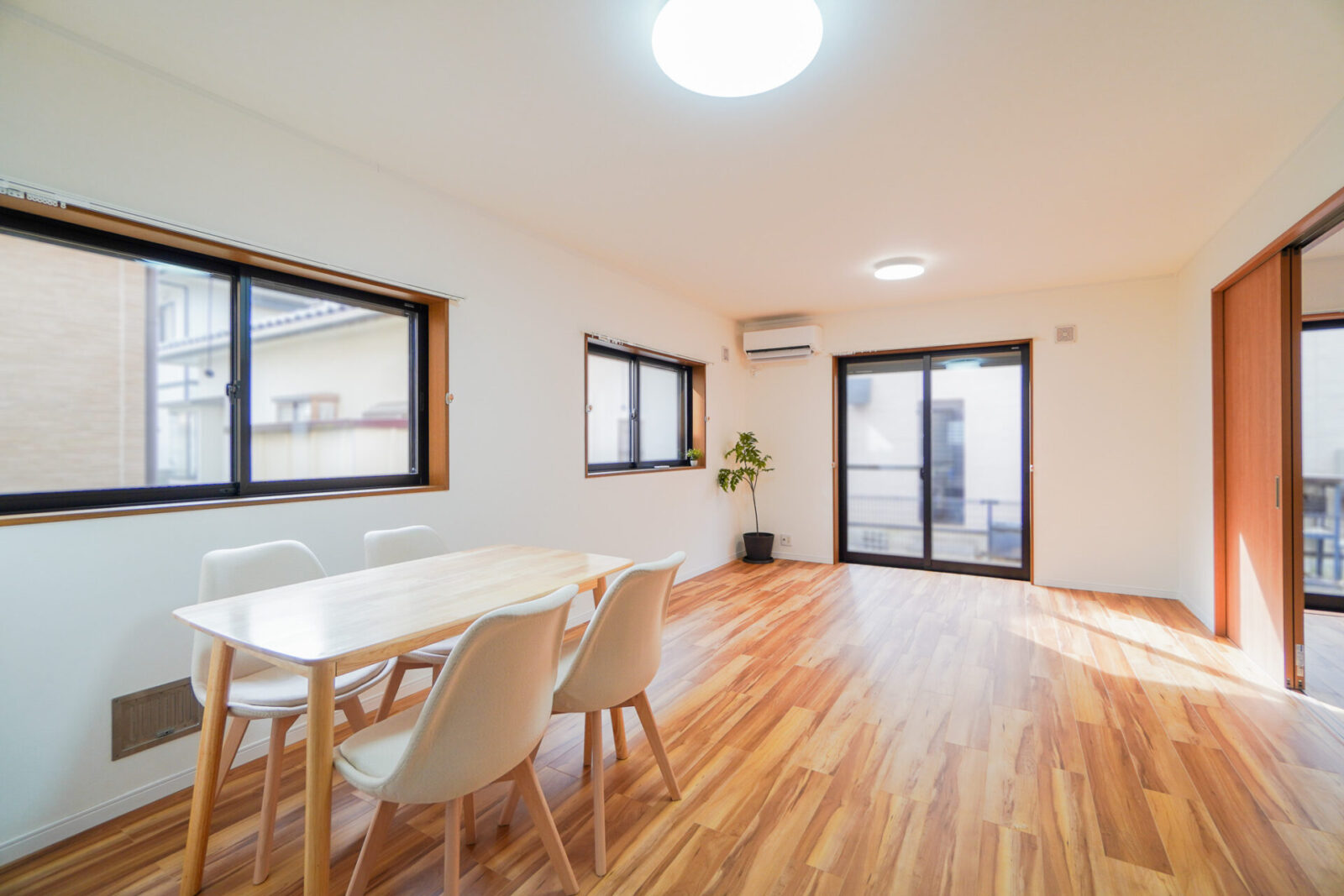 【4LDK+車２台　全居室 6帖ゆとりある広さ】稲毛町中古戸建 スライダー