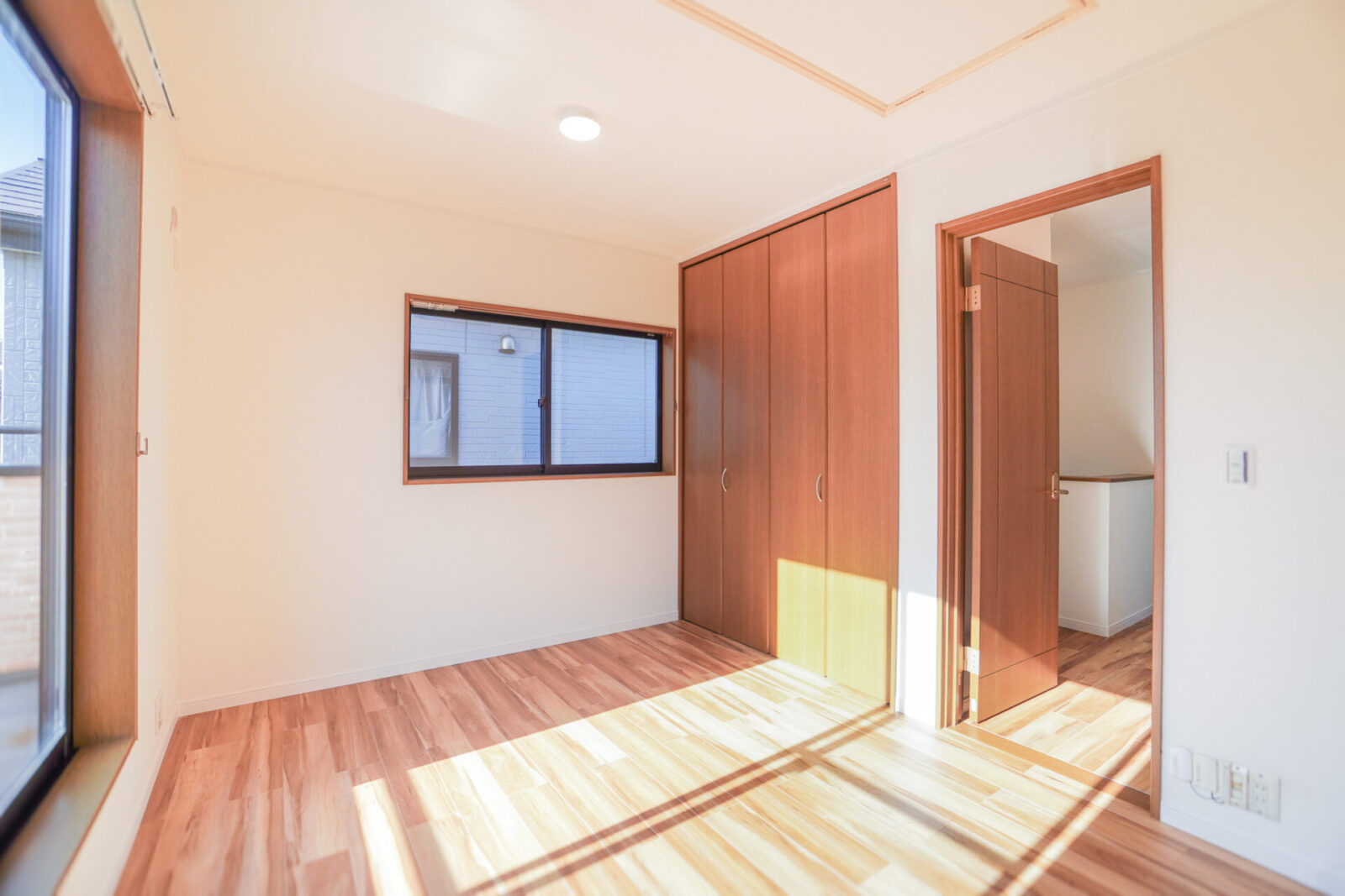 【4LDK+車２台　全居室 6帖ゆとりある広さ】稲毛町中古戸建 スライダー