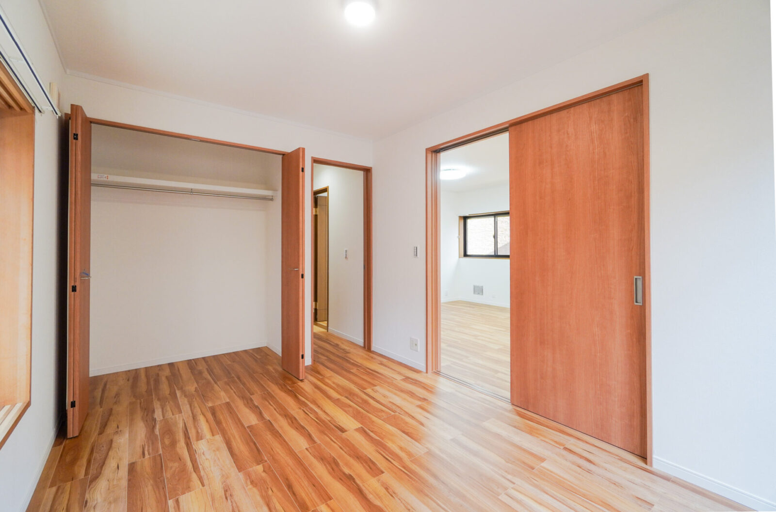 【4LDK+車２台　全居室 6帖ゆとりある広さ】稲毛町中古戸建 スライダー