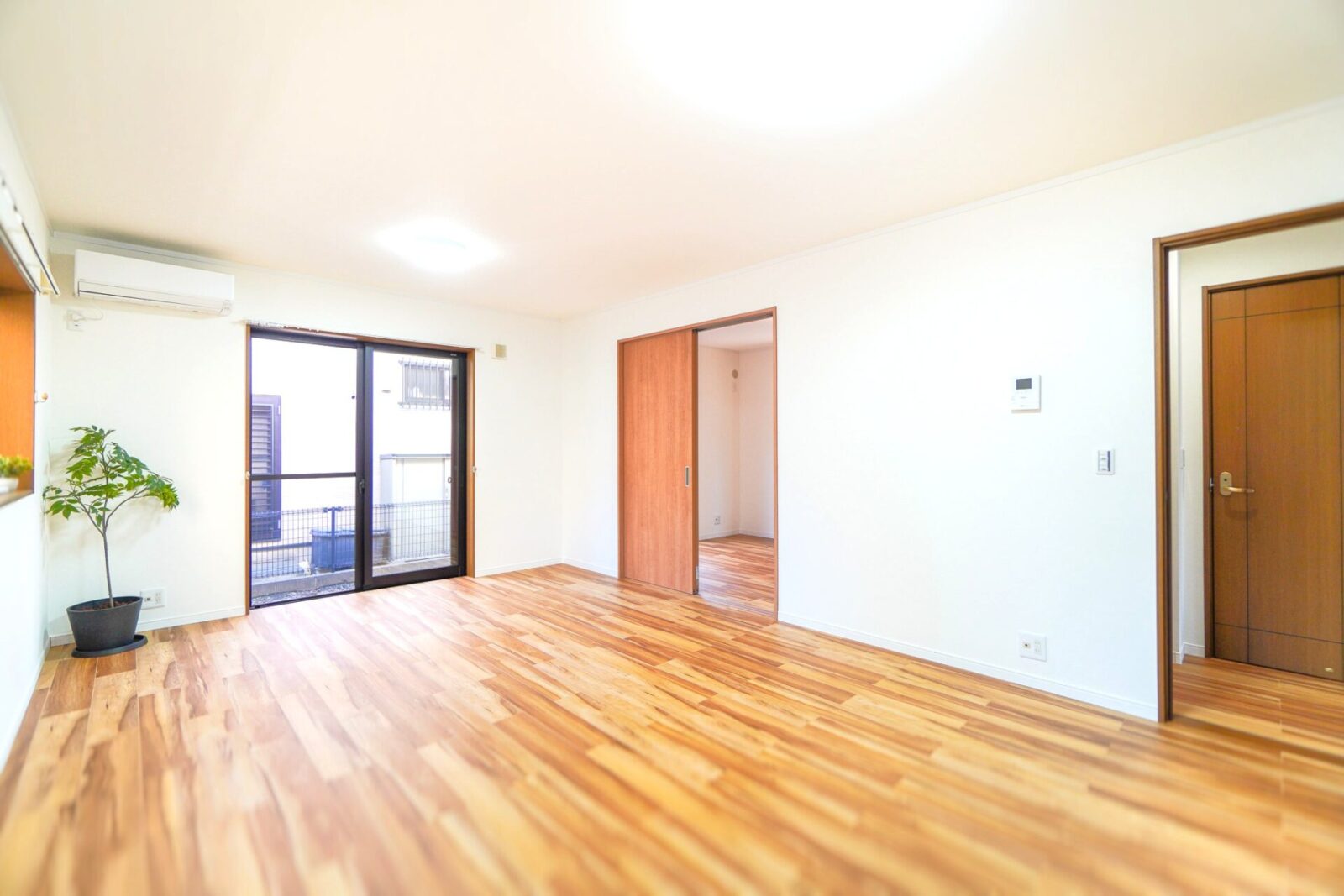 【4LDK+車２台　全居室 6帖ゆとりある広さ】稲毛町中古戸建 スライダー