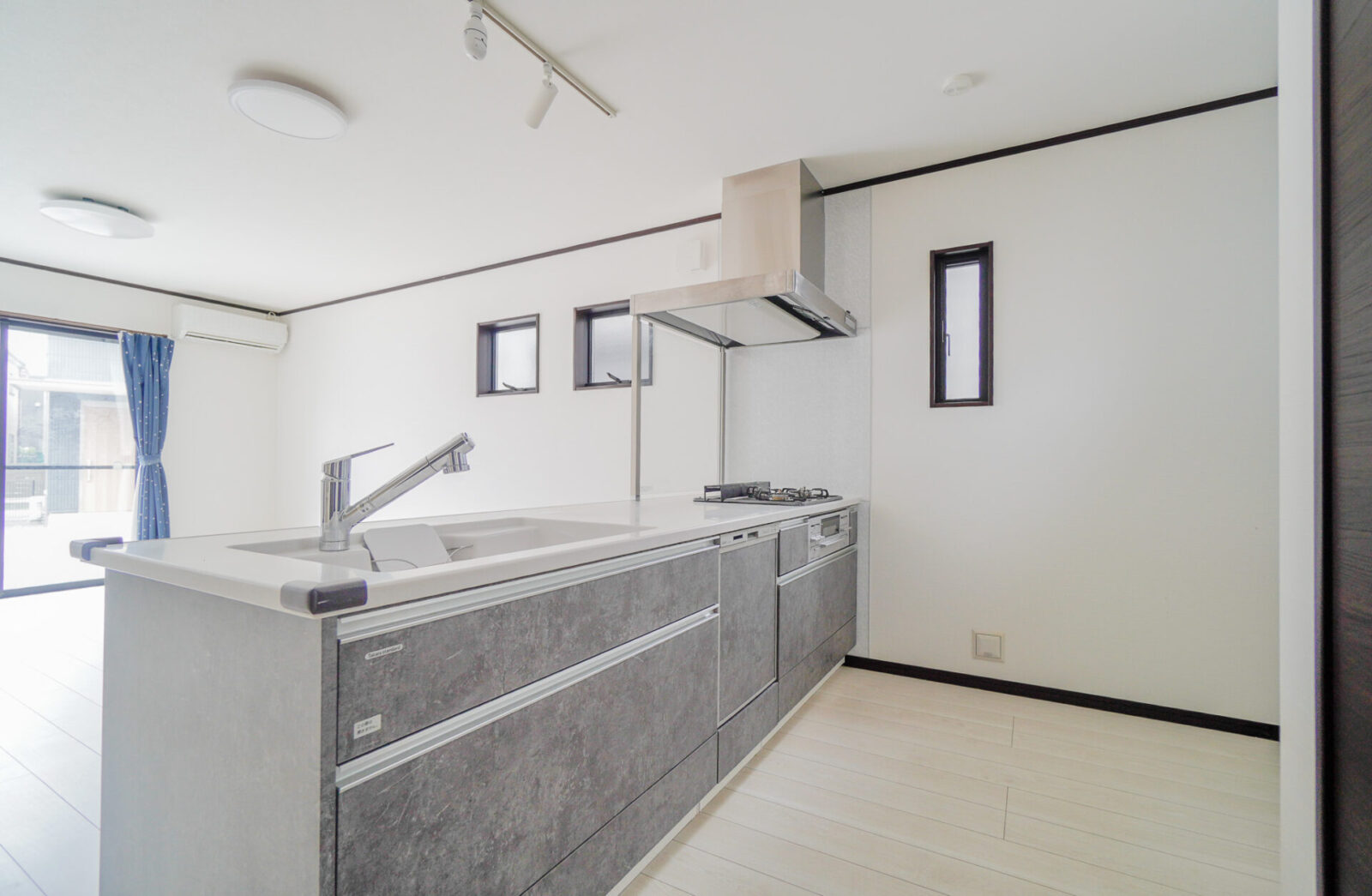 ★6/8  価格改定！！【陽当たりの良い南東角地】4LDKの注文戸建住宅　稲毛区園生町 スライダー
